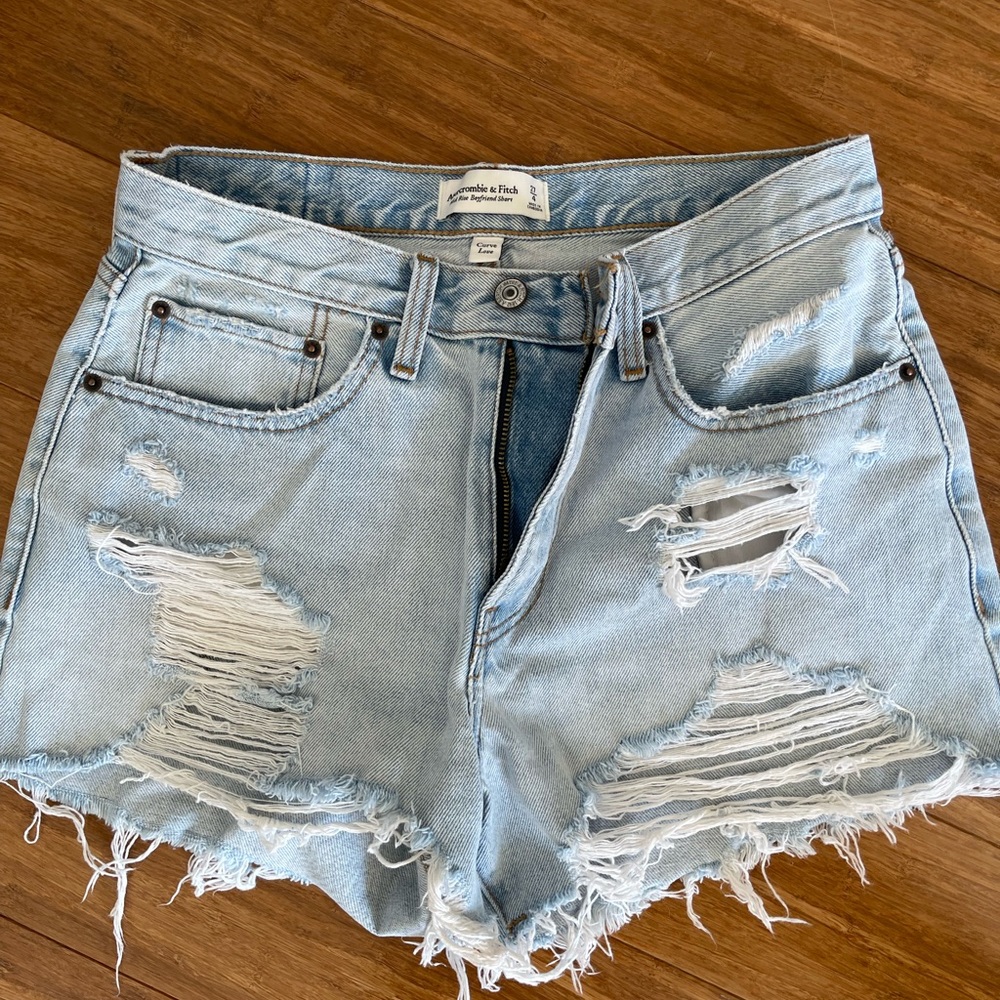 Barely worn Abercrombie curve love denim short light wash